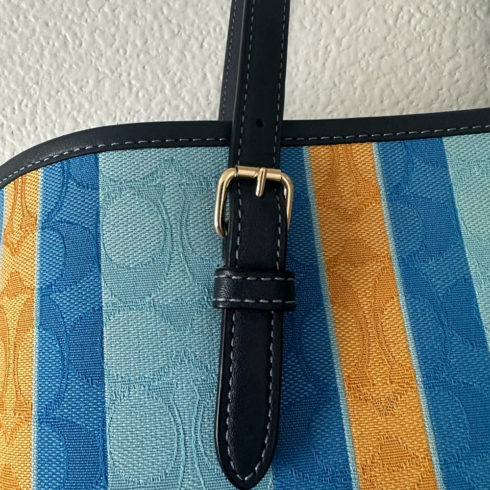 Limited edition Coach purse! - Picture 5 of 11
